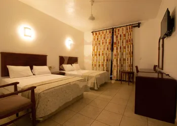 Caracol Plaza hotel thumbnail 2