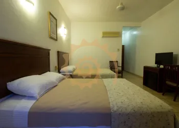 Caracol Plaza hotel thumbnail 3