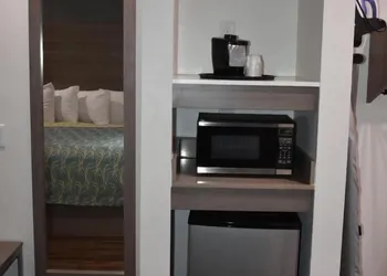 Grand Villa Inn & Suites - Humble hotel thumbnail 4
