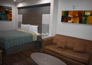 Grand Villa Inn & Suites - Humble hotel thumbnail 5