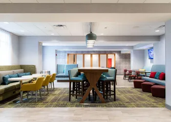 Hampton Inn Paris hotel thumbnail 2