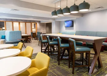 Hampton Inn Paris hotel thumbnail 3