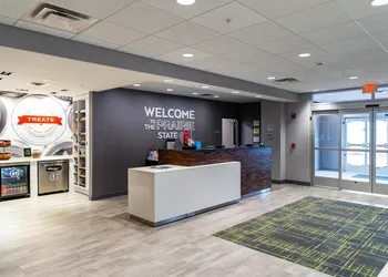 Hampton Inn Paris hotel thumbnail 5