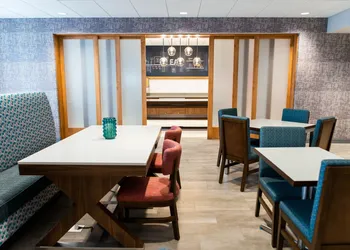 Hampton Inn Paris hotel thumbnail 7