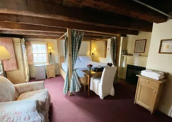 The Red Lion Inn Resort 1704 hotel thumbnail 3