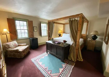 The Red Lion Inn Resort 1704 hotel thumbnail 4