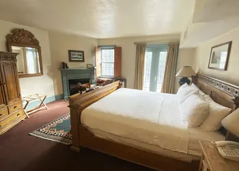 The Red Lion Inn Resort 1704 hotel thumbnail 5