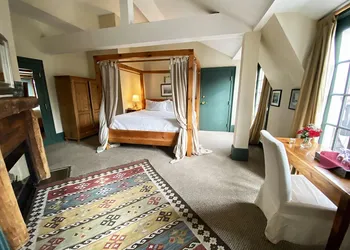 The Red Lion Inn Resort 1704 hotel thumbnail 7