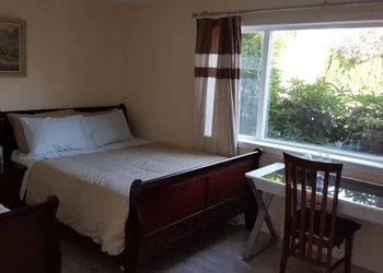 Richmond Vancouver Airport Comfy Home hotel thumbnail 4