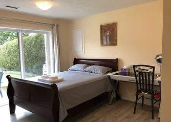 Richmond Vancouver Airport Comfy Home hotel thumbnail 5