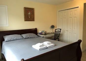 Richmond Vancouver Airport Comfy Home hotel thumbnail 6