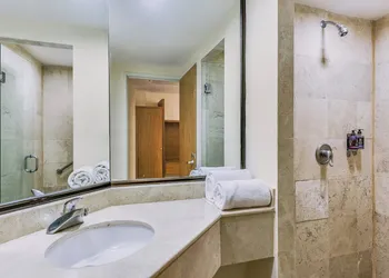 Fiesta Inn Colima hotel thumbnail 6