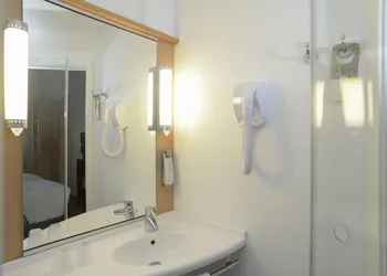 ibis Cancun Centro hotel thumbnail 3