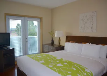 Sunset Resorts Canmore and Spa hotel thumbnail 4