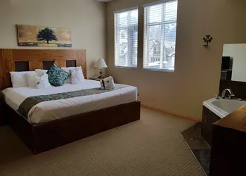 Sunset Resorts Canmore and Spa hotel thumbnail 7