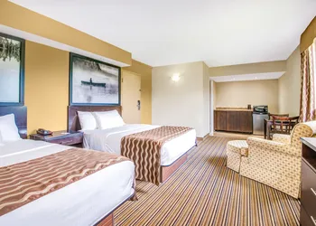 Red Maple inn and suites hotel thumbnail 3