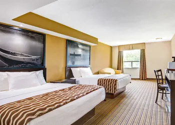 Red Maple inn and suites hotel thumbnail 4