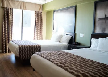 Red Maple inn and suites hotel thumbnail 6
