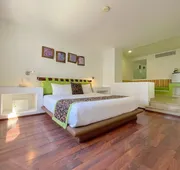Seven Crown Express & Suites by Kavia hotel detail image 7