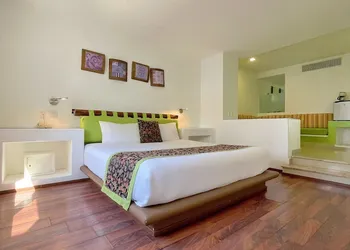 Seven Crown Express & Suites by Kavia hotel thumbnail 7