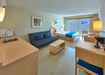 City Express by Marriott Manzanillo hotel thumbnail 7