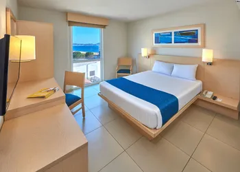 City Express by Marriott Manzanillo hotel thumbnail 8
