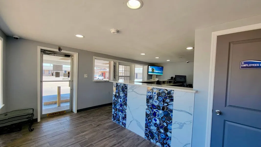 Budget Inn & Suites hotel detail image 2
