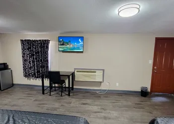 Budget Inn & Suites hotel thumbnail 8