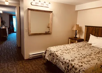 Three Valley Lake Chateau hotel thumbnail 4