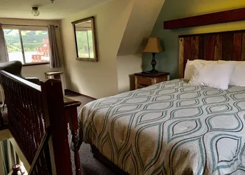 Three Valley Lake Chateau hotel thumbnail 8