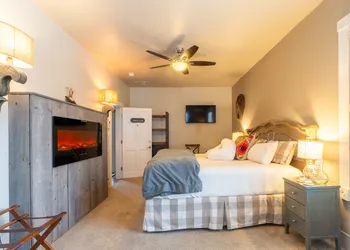 Antlers on the Creek Bed & Breakfast hotel thumbnail 7