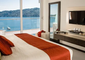 B Pichilingue Acapulco hotel thumbnail 5