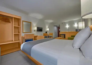 City Express by Marriott Lazaro Cardenas hotel thumbnail 5