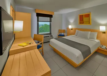 City Express by Marriott Lazaro Cardenas hotel thumbnail 6