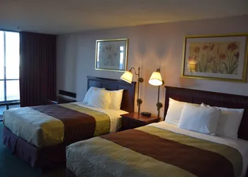 National 9 Gillette hotel thumbnail 8