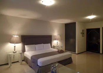 Hotel Suites Bernini hotel thumbnail 8