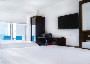 Garner Hotel Mazatlan Beach by IHG hotel thumbnail 6