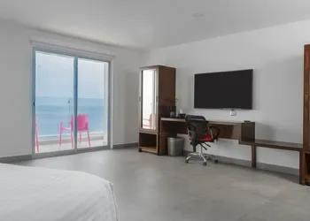 Garner Hotel Mazatlan Beach by IHG hotel thumbnail 7
