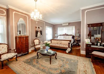 Mathis House, A Victorian Bed & Breakfast and Tea Room at 600 Main hotel thumbnail 3
