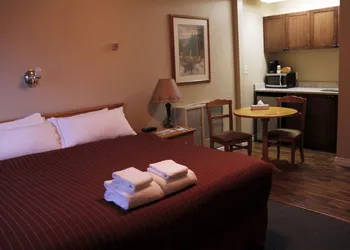 Aspen Village Inn hotel thumbnail 8