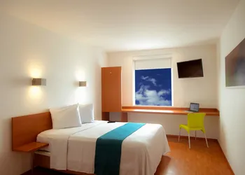 One Monclova Hotel hotel thumbnail 5