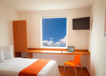 One Monclova Hotel hotel thumbnail 6