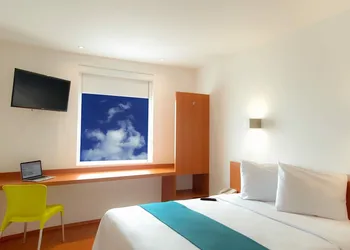 One Monclova Hotel hotel thumbnail 7