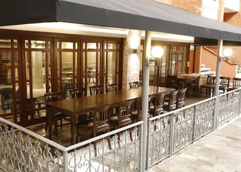 Country Plaza hotel thumbnail 3