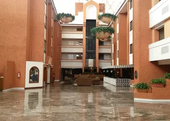 Country Plaza hotel thumbnail 8