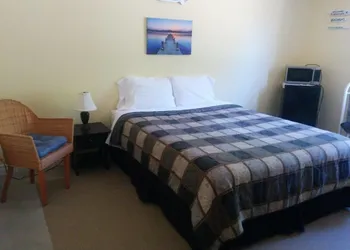 The Pinewood - Adult Getaway by the Lake hotel thumbnail 4