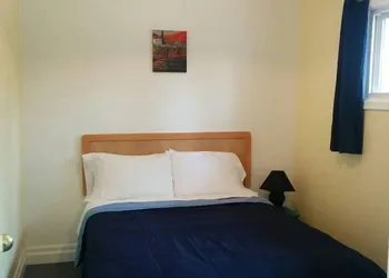The Pinewood - Adult Getaway by the Lake hotel thumbnail 8