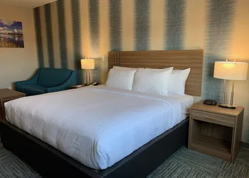 Meridian Inn & Suites Regina Airport hotel thumbnail 5