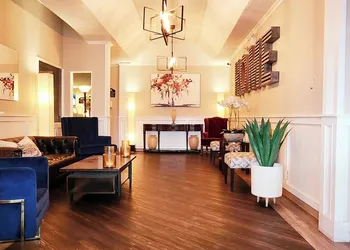 Western Lodge hotel thumbnail 2