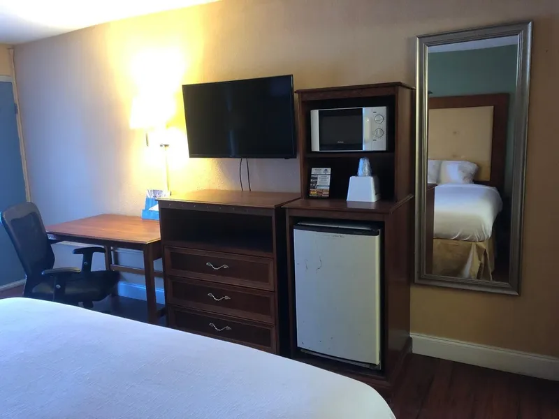 Express Airport Inn hotel detail image 2
